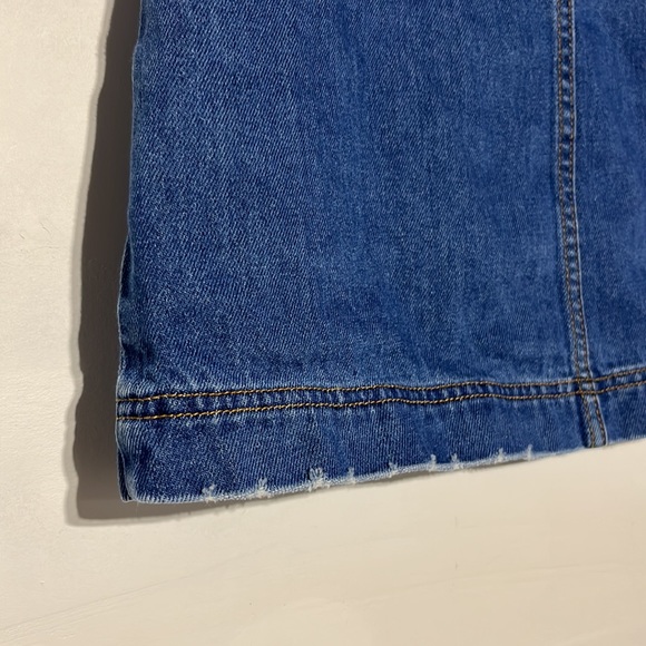 H&M Medium Wash Semi Distressed Hem Button Down Denim Mini Skirt Size 4 - Picture 4 of 6